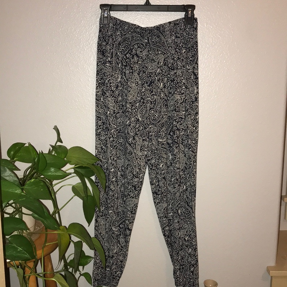 Flowy patterned H&M pants